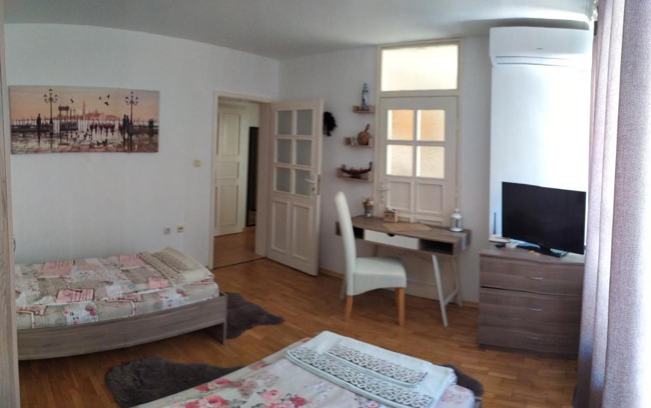 Apartament Bogoslovovi Varna Esterno foto